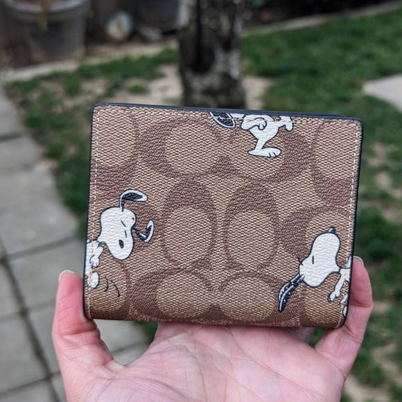 Coach X Peanuts Snap Wallet In Signature Canvas With Snoopy Print - Picture 3 of 7